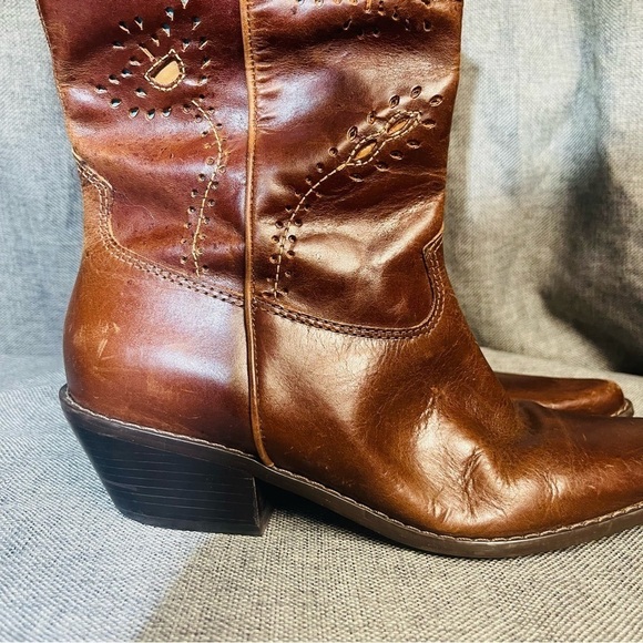 Leather Western Cowboy Boots - Picture 9 of 12
